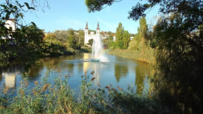 Parkside Large Modern Garden View Apartment Budapest